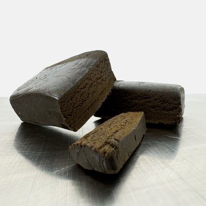 Vue plongeante sur le CBD Afghan coupé en tranche