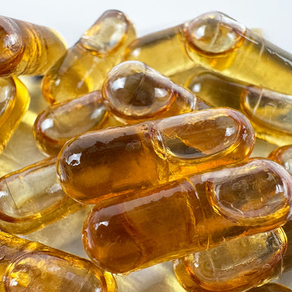 Tas de gélules au CBD oranges